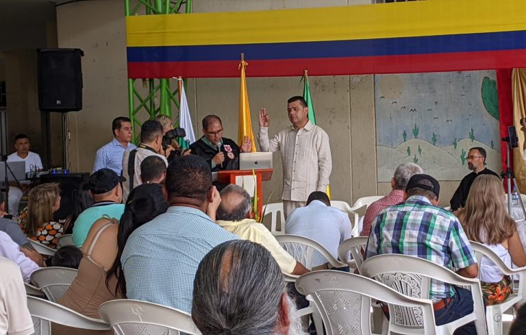 Alcalde Arbey Vargas del municipio de Colombia fija prioridades de su gobierno
