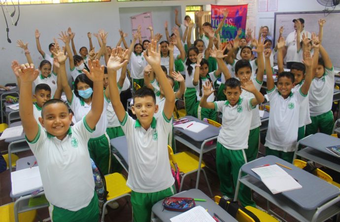 «El 50% de los estudiantes de colegios oficiales están desertando en los grados 10 y 11»
