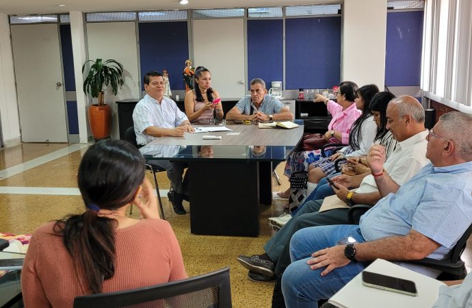 Cumbre educativa para restablecer restaurante escolar de Silvania, Gigante
