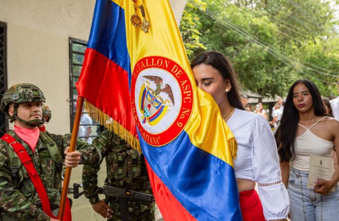 Destacan a jóvenes huilenses por sus aportes a la seguridad y defensa