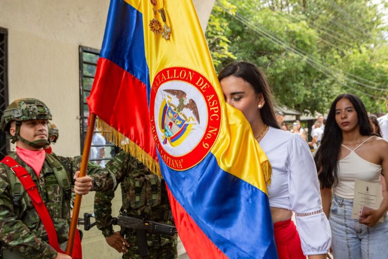 Destacan a jóvenes huilenses por sus aportes a la seguridad y defensa