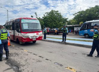 Freno a microbuses, buses y taxis en mal estado