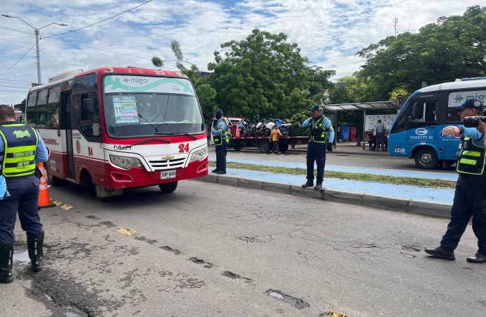 Freno a microbuses, buses y taxis en mal estado