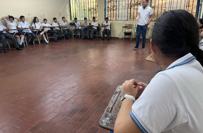 Desafíos y sacrificios que enfrentan los docentes  para sembrar esperanza en los territorios