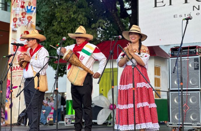 Viven las Rajaleñas en las Fiestas de San Pedro