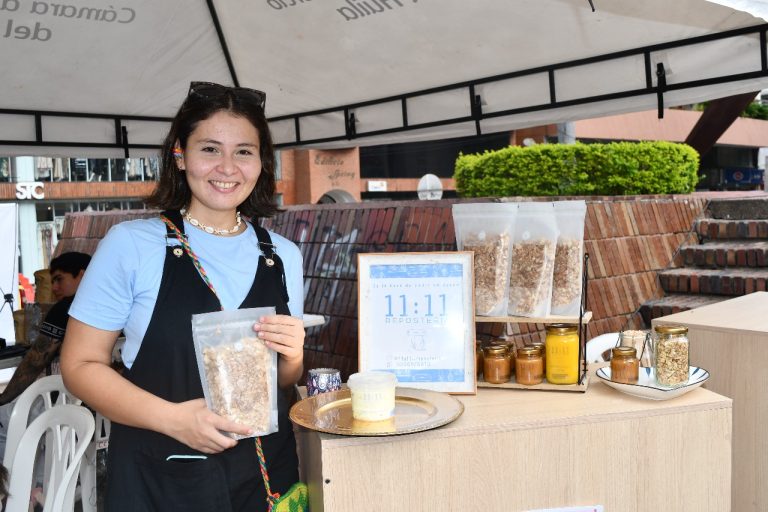 Emprendedoras del Huila tuvieron su propia feria navideña
