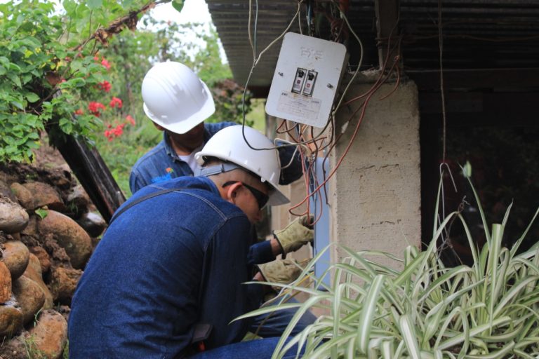 ¿Cómo reclamar ante cobros excesivos en facturas de servicios públicos?