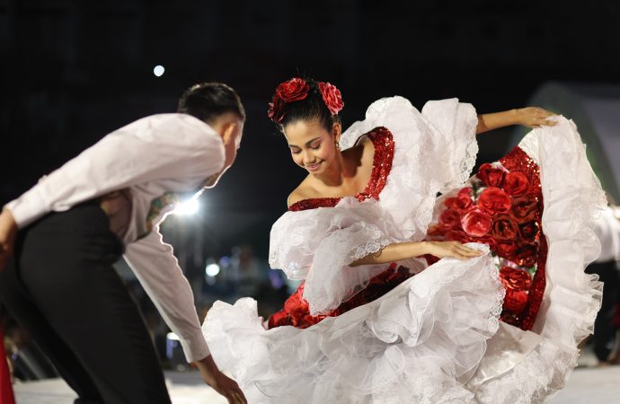 Derroche de Danza, Música y Folclor