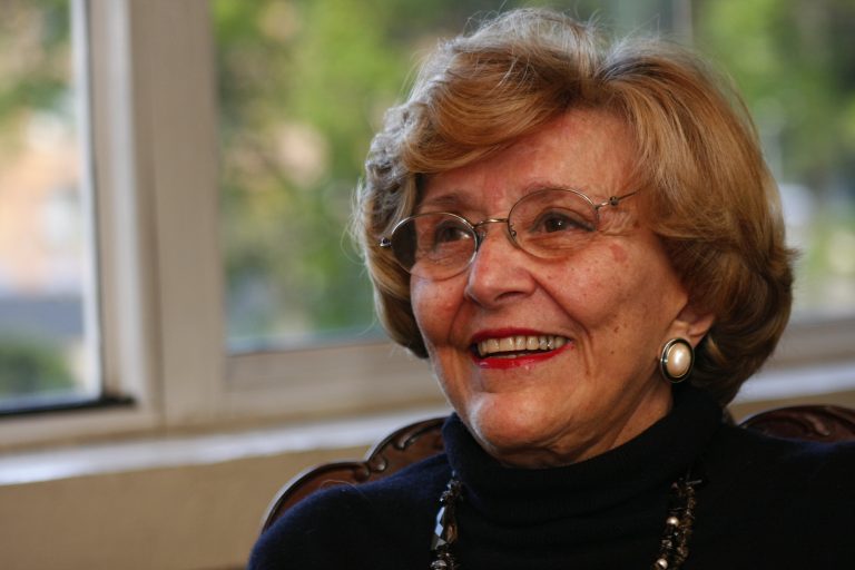 Nydia Quintero, Una Vida al Servicio