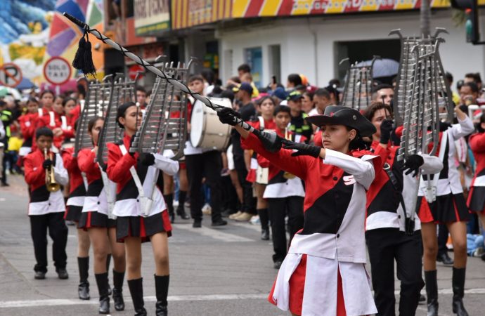 Neiva se volcó a las calles en desfile patriótico
