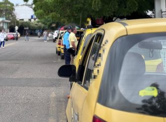 ¡Usuarios a frenar abusos en el servicio de taxis!