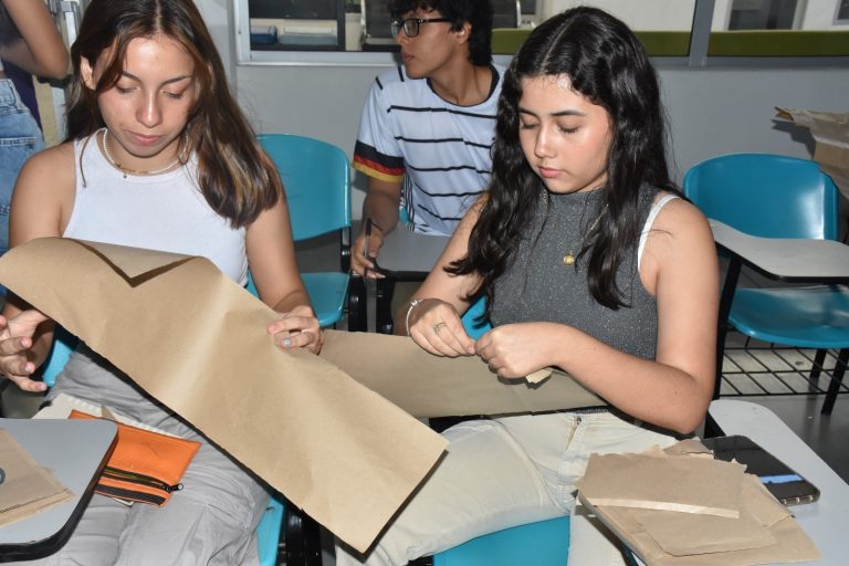 Llamado a recuperar el contacto humano en la era tecnológica