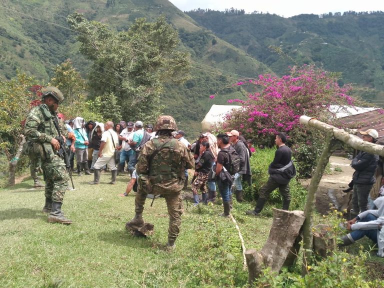 Asonada contra fuerza pública en La Plata