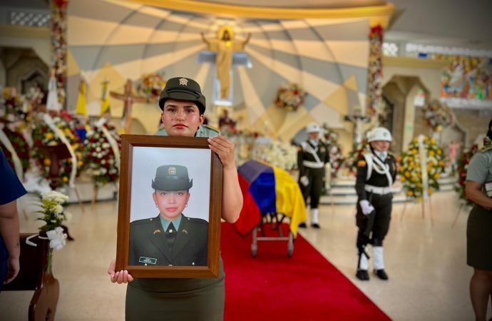 Emotivo homenaje a Patrullera Karen Estéfany Pajoy Candela