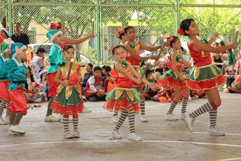 Con Festival de la Neivanidad, clausuran escuelas de arte y cultura