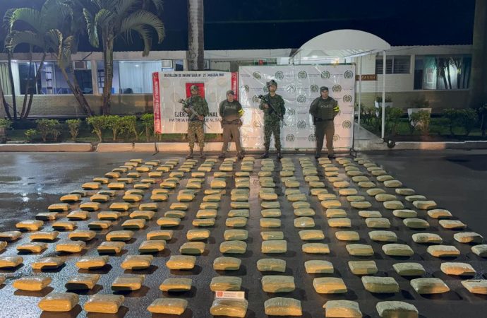 Narcotraficantes huyen y abandonan cargamento de marihuana