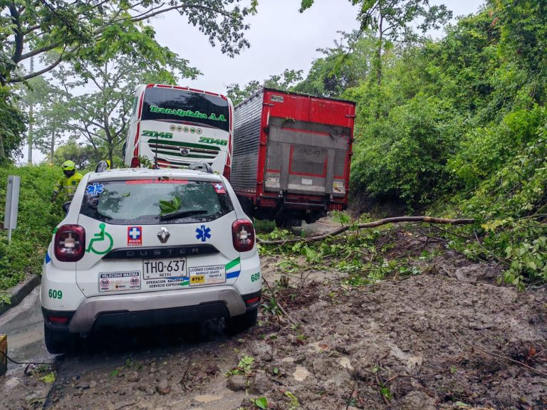 Emergencia vial en Huila por intensas lluvias