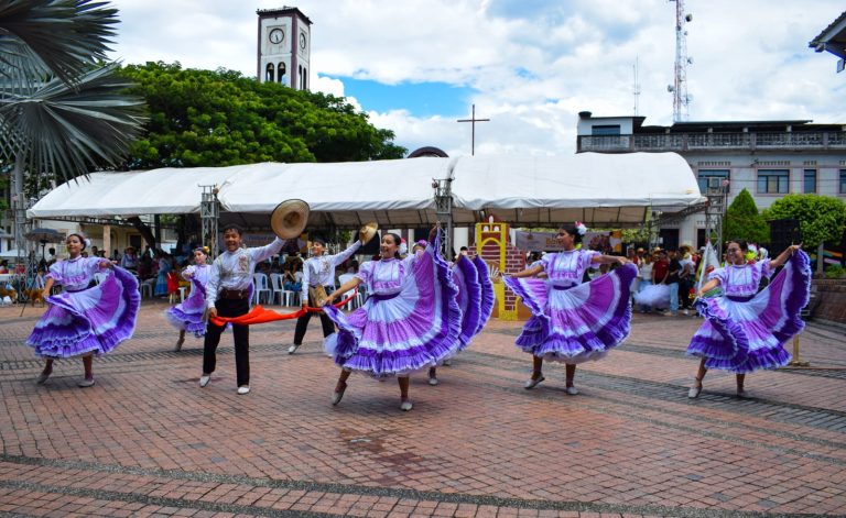 Algeciras llevará el folclor huilense hasta Vietnam