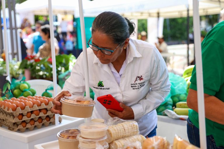 Impulso al emprendimiento rural en mercado campesino