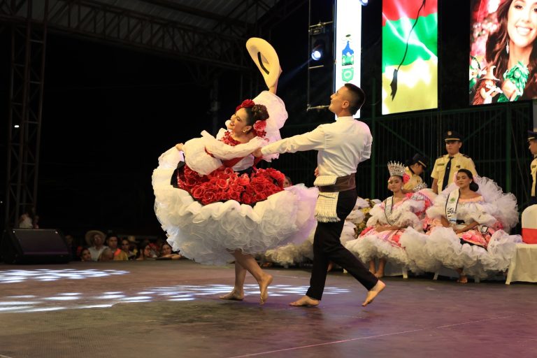 Noche de cultura, tradición y folclor