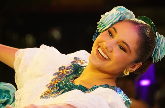 Brillan el folclor y el baile del Sanjuanero Huilense