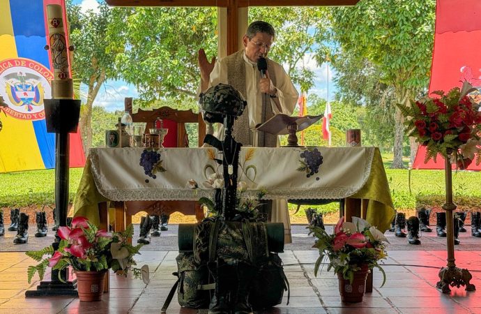 Honran memoria de soldados tras accidente aéreo