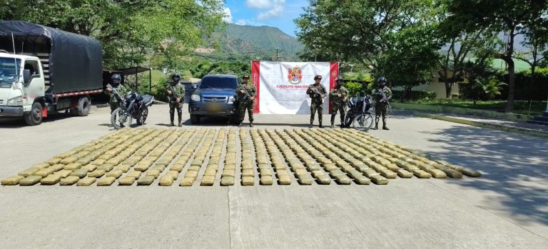 Propinan golpe al narcotráfico en Tesalia