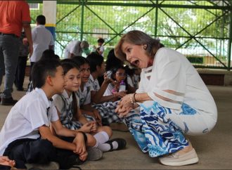 Lidia Corcione: voz internacional que iluminó el Noveno Festival de Poesía de Neiva