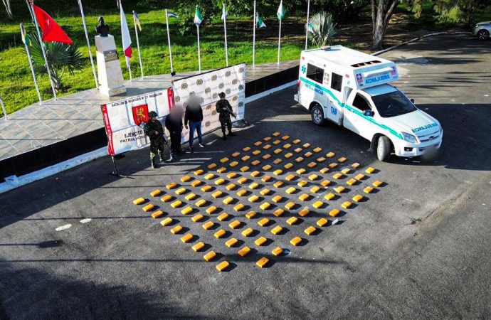Incautan 207 kilos de cocaína en una ambulancia