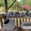Artesano en San Agustín transforma piedras de río en obras de arte