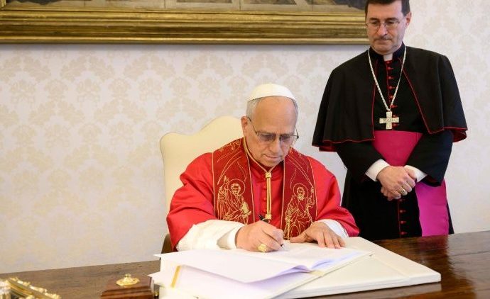 “Magnifica Humanitas”: el Papa León XIV advierte sobre la IA y llama a humanizar el futuro digital