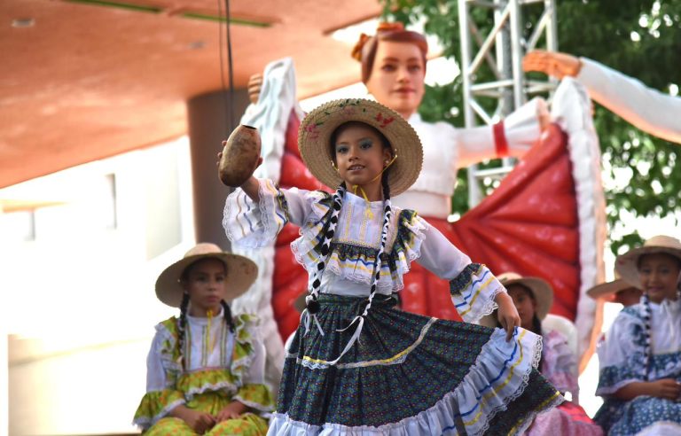 Infancia del Huila hace vibrar las tradiciones y el folclor