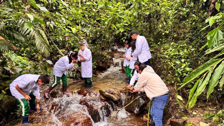 «Pintando el Río» busca empoderar a comunidad rural de Garzón