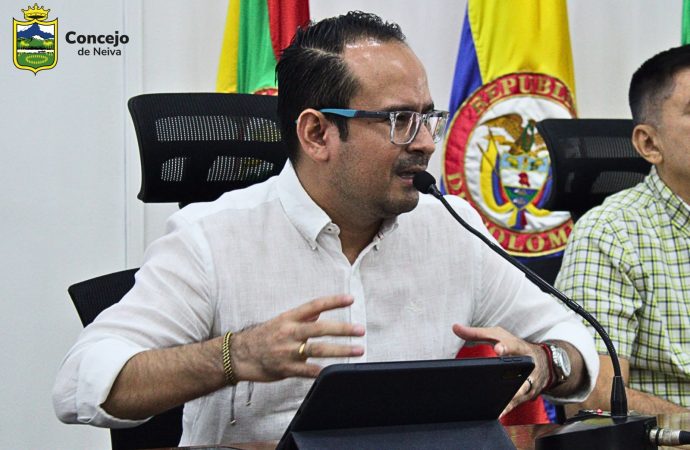 Exaltan excelencia académica del docente Oscar Cortés