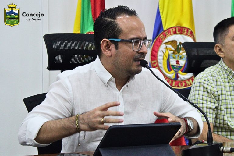 Exaltan excelencia académica del docente Oscar Cortés