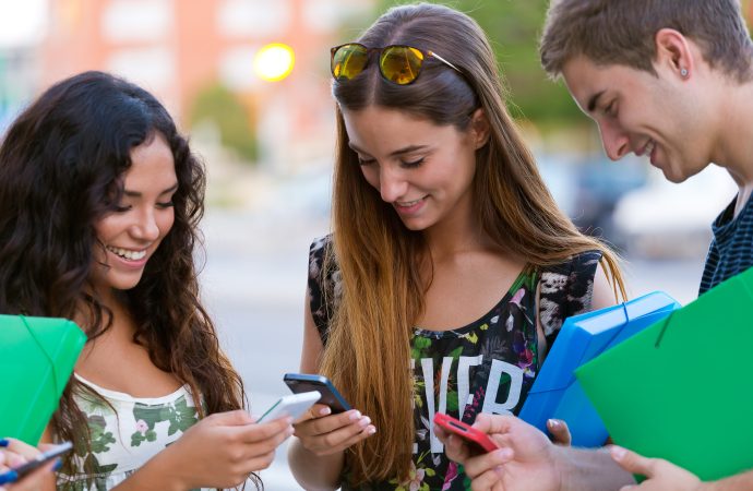 Los jóvenes priorizan cada vez más el ahorro y la inversión