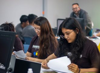 El 75,5 % de graduados de universidad en América Latina accede al mercado laboral