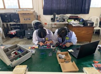 Jóvenes en Isnos generan energía limpia con residuos agrícolas