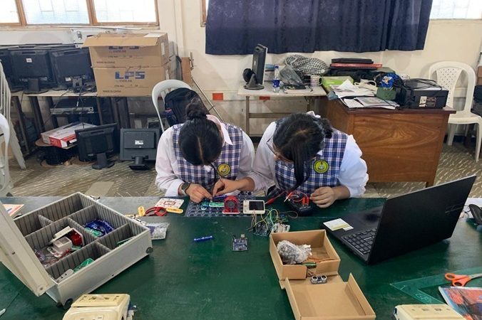 Jóvenes en Isnos generan energía limpia con residuos agrícolas
