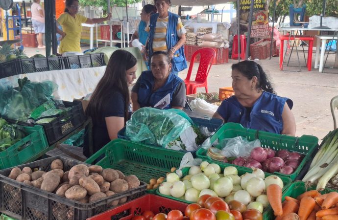 Estudiantes de UNIMINUTO fortalecen formalización en el Mercado Campesino de Neiva
