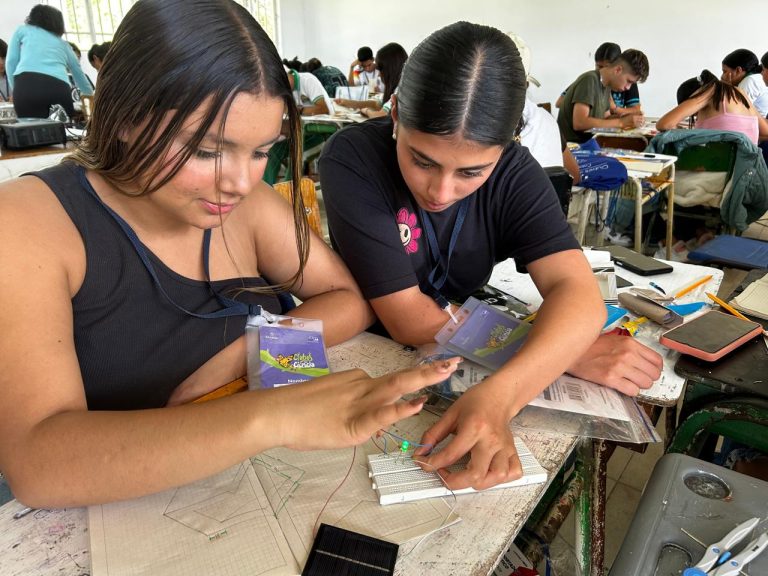 Educación financiera, emprendimiento y tecnología para jóvenes de Garzón y Pitalito