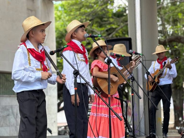 Con escuelas de arte y cultura fortalecen tradiciones