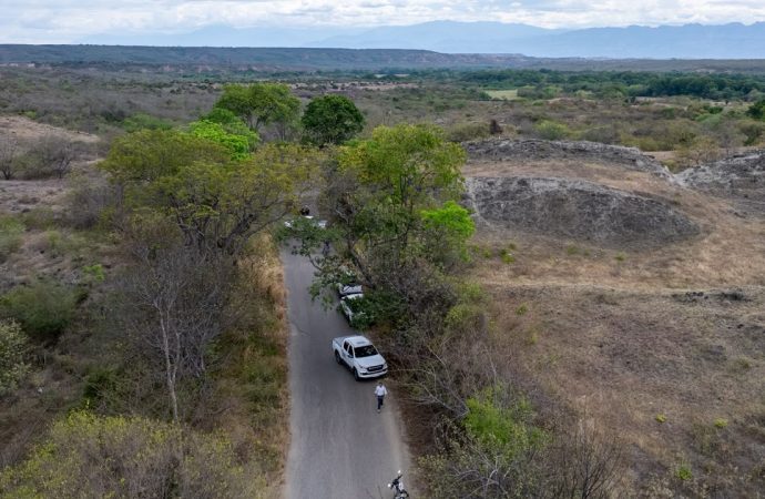 Rehabilitan corredor vial Tello–Baraya