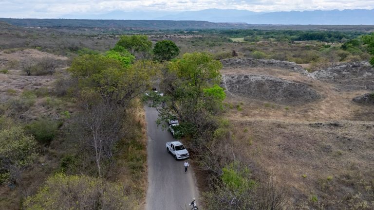 Rehabilitan corredor vial Tello–Baraya