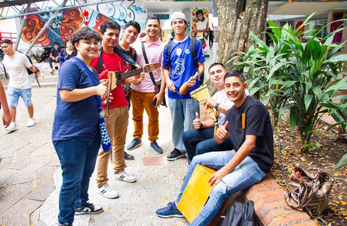 Escuela, territorio de producción de conocimiento y transformación educativa