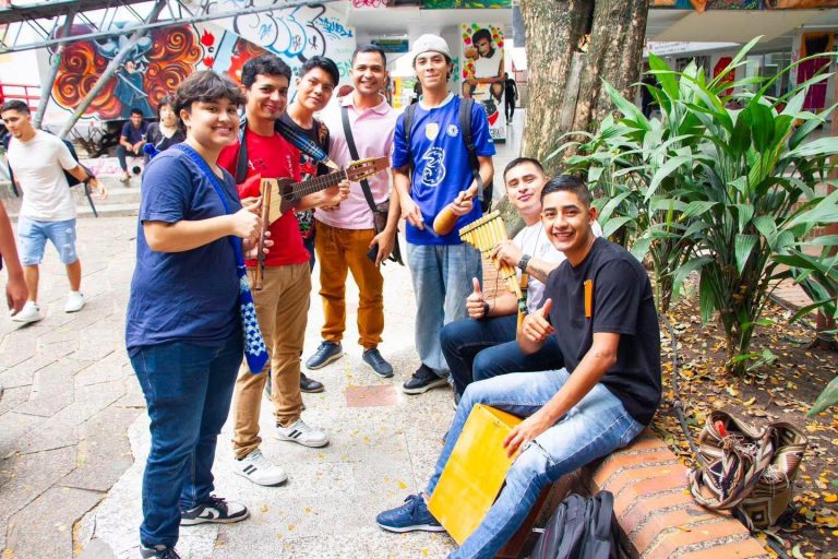 Escuela, territorio de producción de conocimiento y transformación educativa
