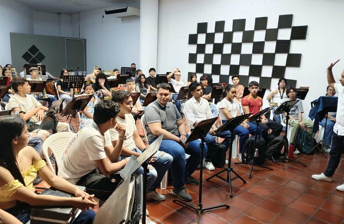 Huilenses dan vida a la Banda Sinfónica Juvenil 2026