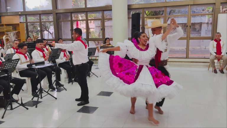 Unifican tiempo musical para la danza del Sanjuanero Huilense