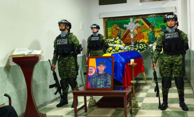 Despedida de héroe a soldado asesinado en Aipecito