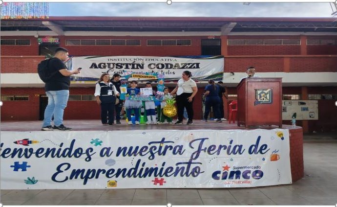 Jóvenes brillan en la III Feria de Emprendimiento Agustinense con respaldo de UNIMINUTO